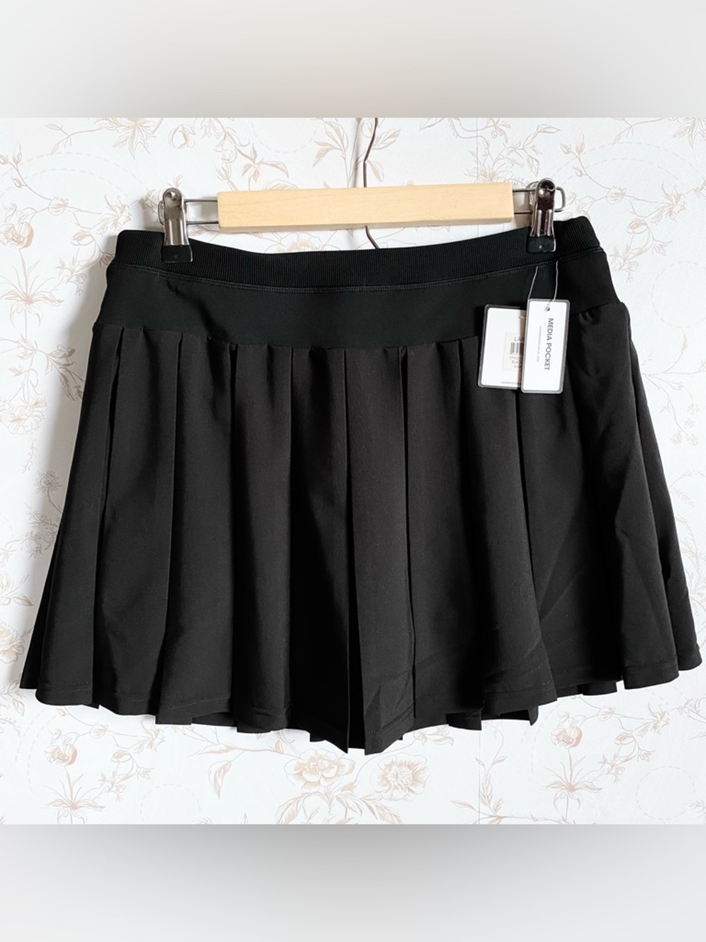 NWT Laundry by Shelli Segal Black Pleated Athletic Skort Large